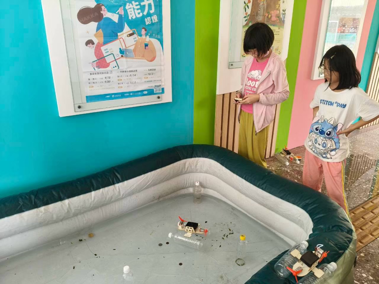 Arcadyan Holds First STEM English Camp, Exploring the Future Hands-On with Hsinchu Students 5
